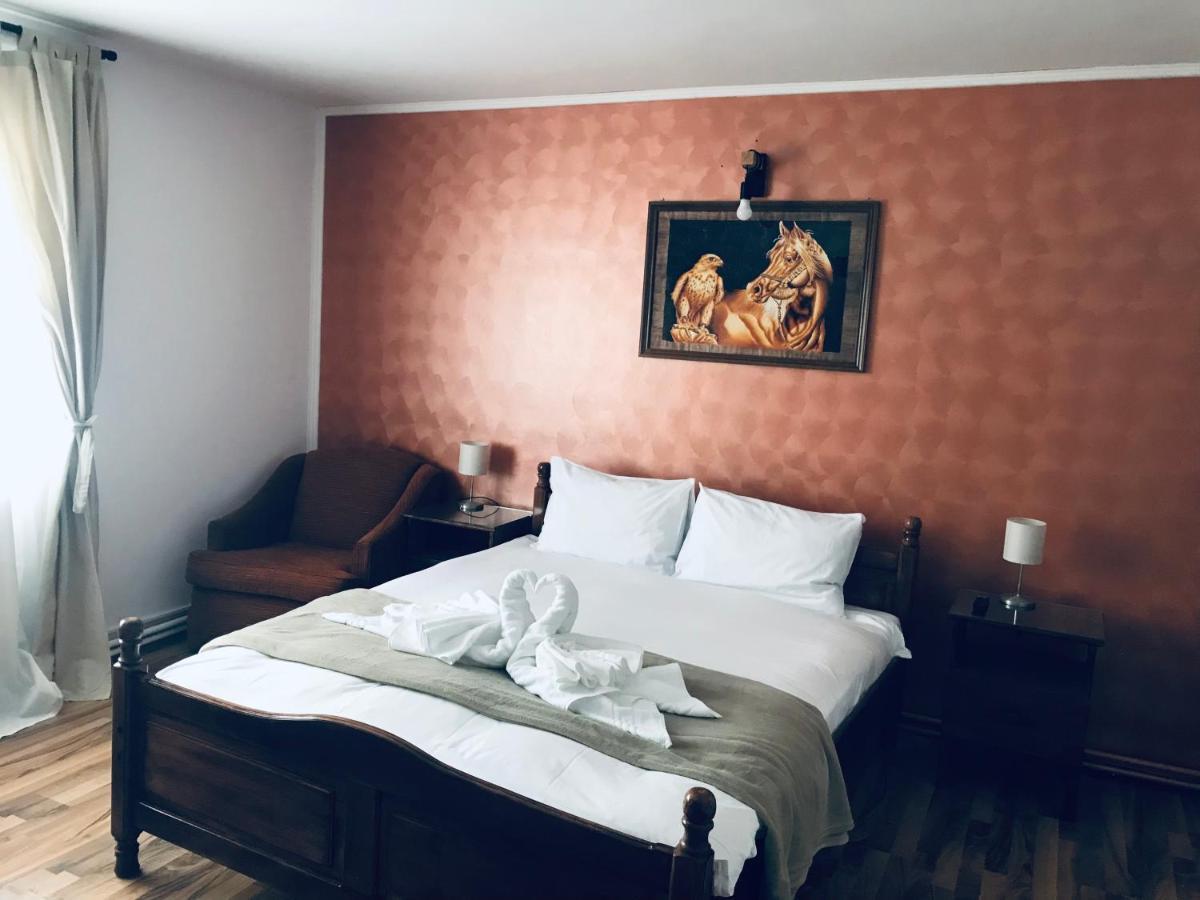 Pensiunea Royal Ranca Bagian luar foto