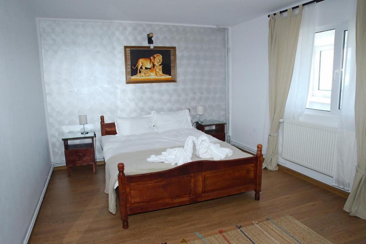 Pensiunea Royal Ranca Bagian luar foto