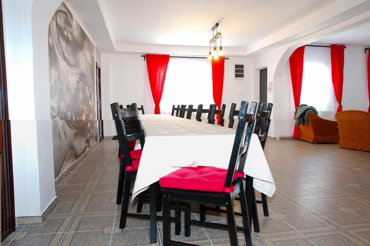 Pensiunea Royal Ranca Bagian luar foto